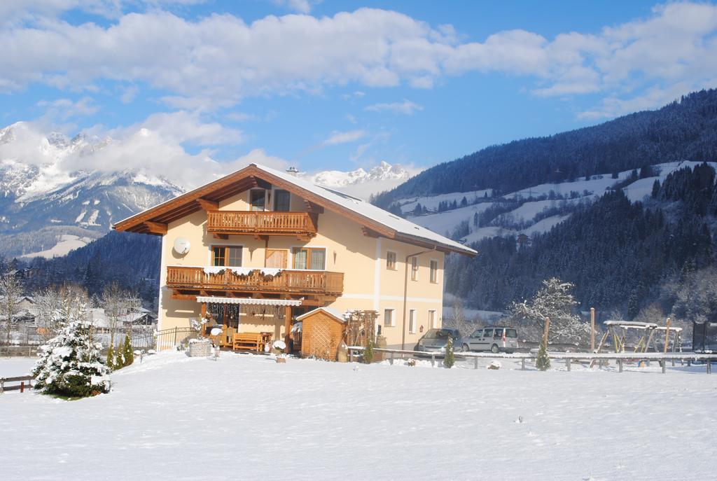 Familien-Bauernhof Neumoar Apartment Sankt Johann im Pongau Luaran gambar